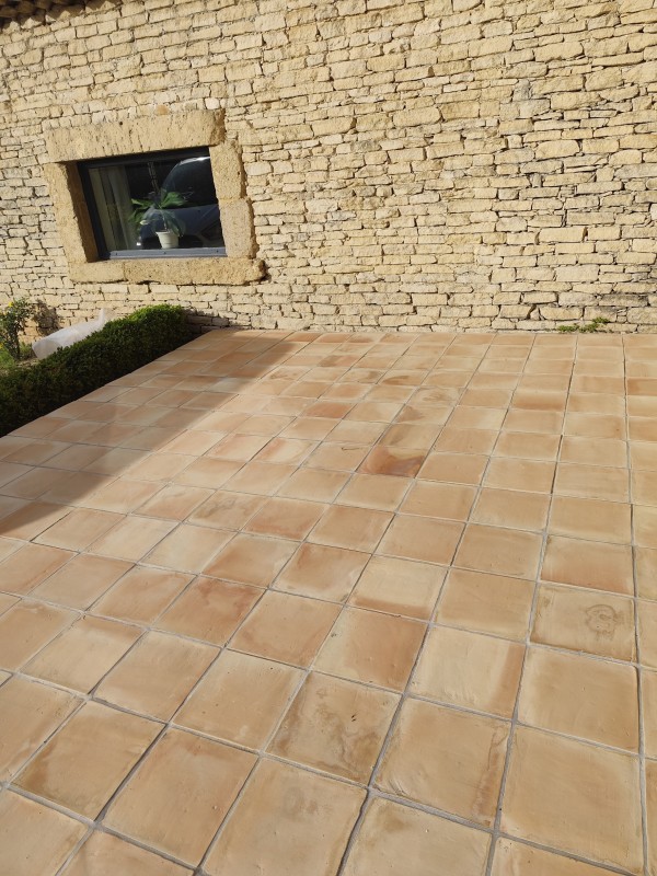 Rénovation Terrasse terres cuites à Maussane les Alpilles dans les bouches du Rhône 