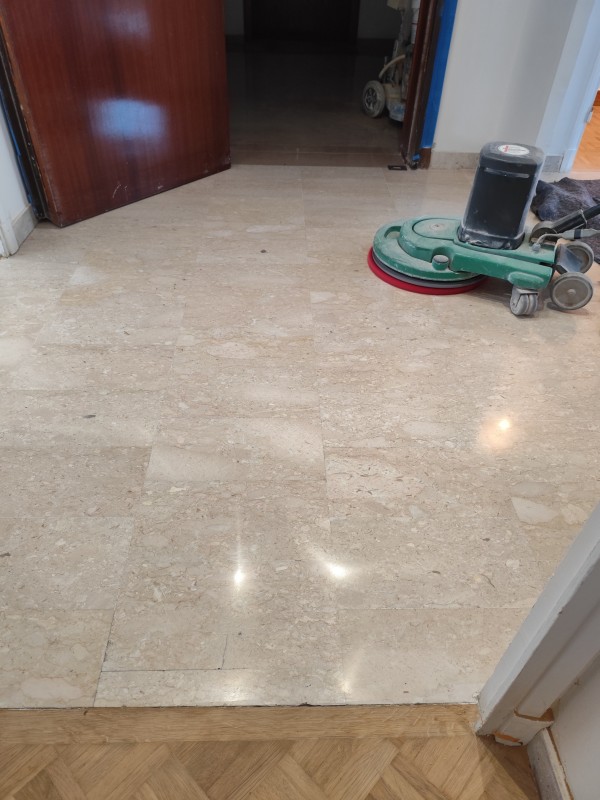 Ponçage d'un Marbre chez un particulier à Marseille dans les Bouches  du Rhône 