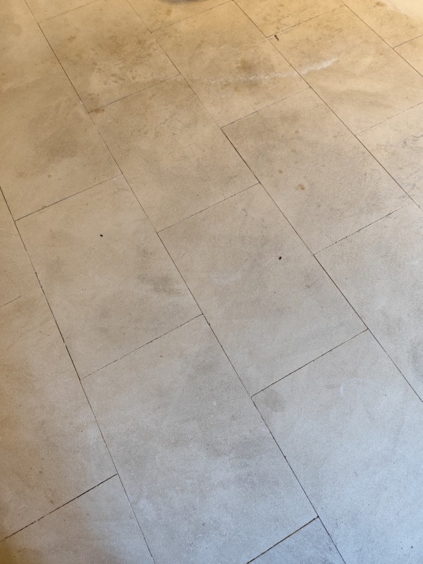 Rénovation d'un sol en Pierre Poreuse à Sénas dans les Bouches du Rhône - Maison d'hôtes 