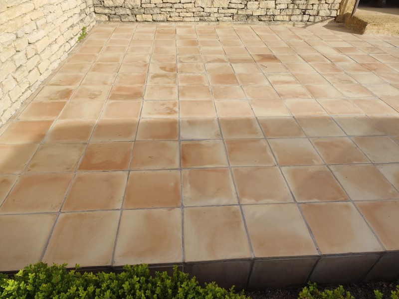 Rénovation Terrasse terres cuites à Maussane les Alpilles dans les bouches du Rhône 