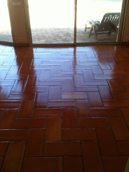 Rénovation traitement et remise en état de sols de terre cuite abîmée à Marseille